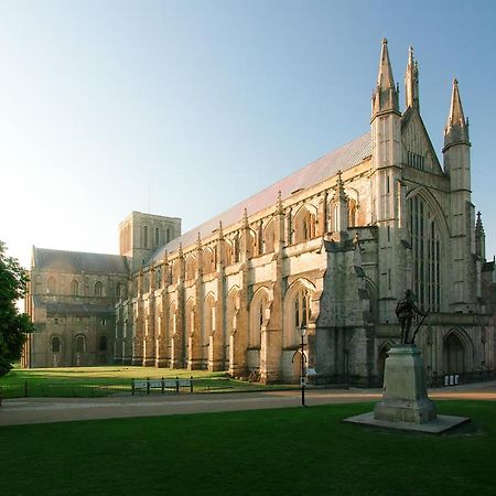 Apartamento Tastefully Decorated 1-Bed With Free Parking - At Hem Winchester Exterior foto